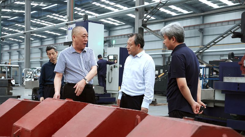 簡(jiǎn)訊｜新鄉(xiāng)市委常委、市委秘書長(zhǎng)謝松民一行蒞臨公司智能產(chǎn)業(yè)園考察調(diào)研